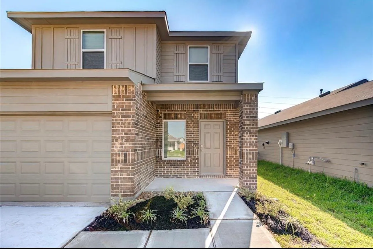 3 bed, 2.5 bath, 2003 sqft, $2,350 — Photo 3