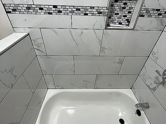 5th image of 3876 Archer St