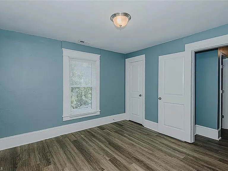 1425 Marion St — Photo 12