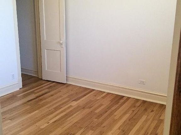 5th image of 906 N Rockwell St #3N