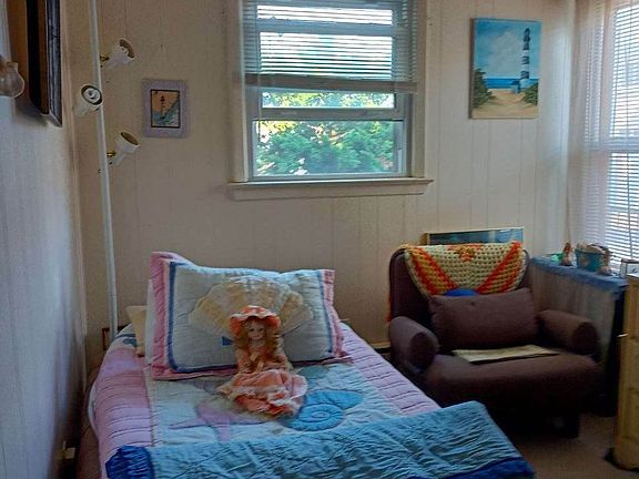 2nd image of 210-212 Sampson Ave #6