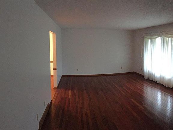 3rd image of 6544 Forest Glen Ave