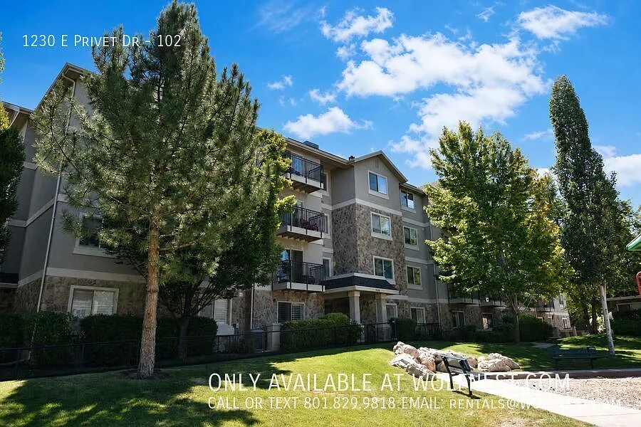 1230 E Privet Dr #102