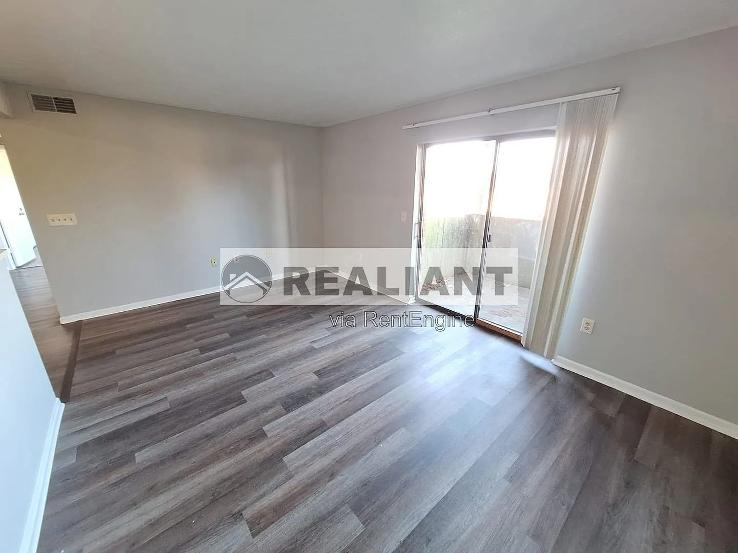 2 bed, 1.0 bath, 864 sqft, $1,095 — Photo 4