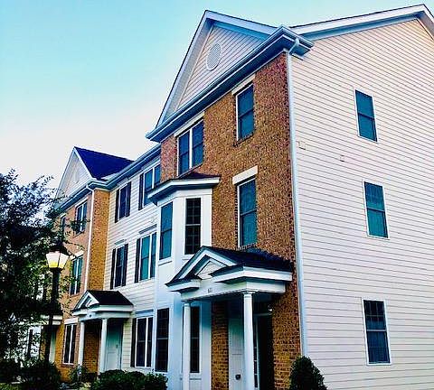 3rd image of 611 Fleming Way