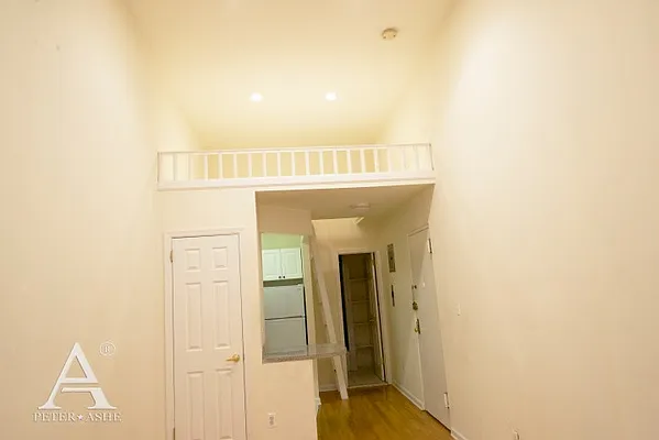 Rented by Peter Ashe | media 3