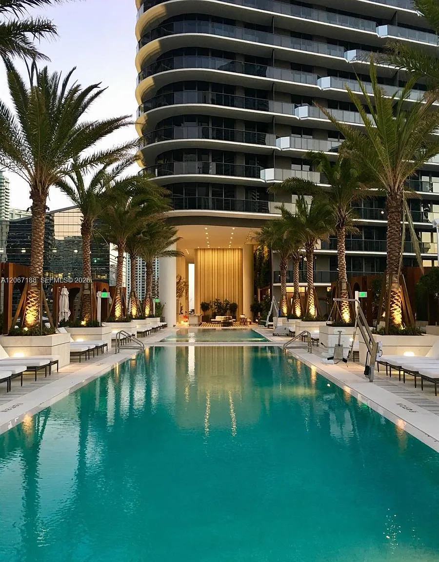 Sls Lux — Photo 2