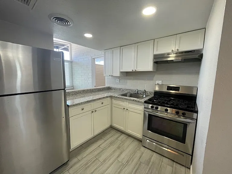 6708 E. Cheery Lynn Rd. — Photo 1