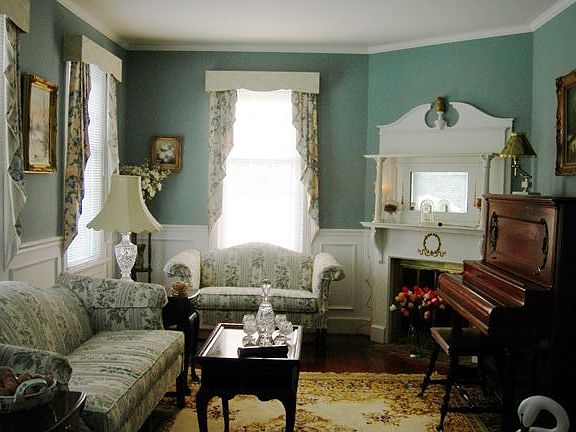 Beautiful Moldings / Fireplaces / Flooring