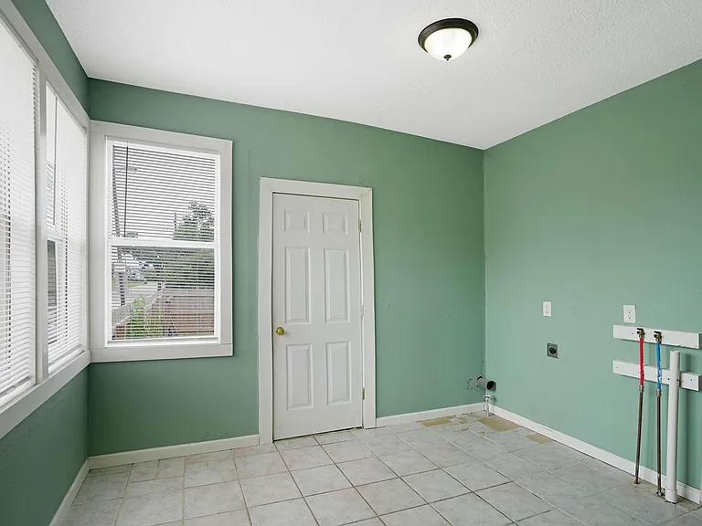 2500-02 Music St — Photo 14