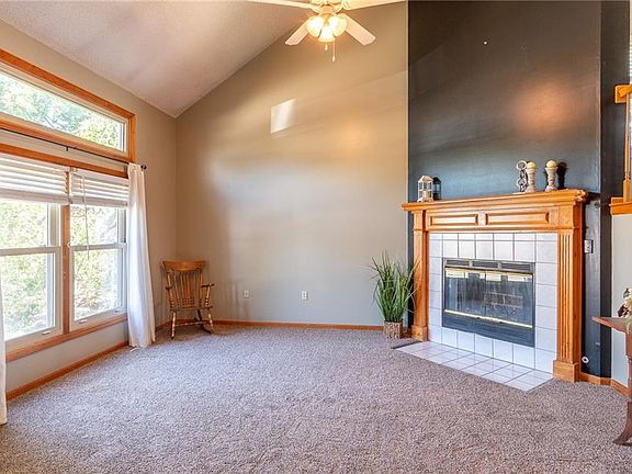 4th image of 216 Edgewood Dr