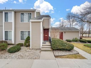 23 Nassau Dr, Springfield, MA 01129