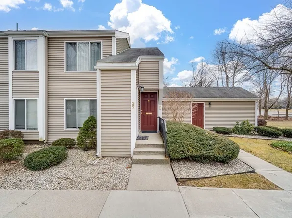 23 Nassau Dr, Springfield, MA 01129