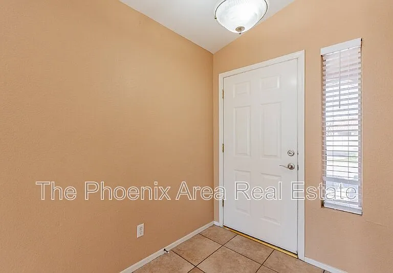 1261 N Balboa Dr — Photo 32