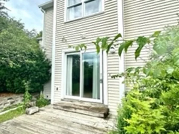 2 Salem Pl, Amherst, MA 01002