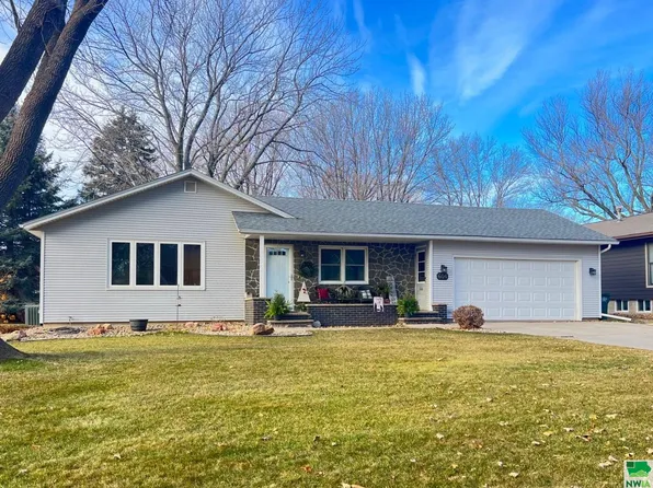 604 Georgia Ave SW, Orange City, IA 51041