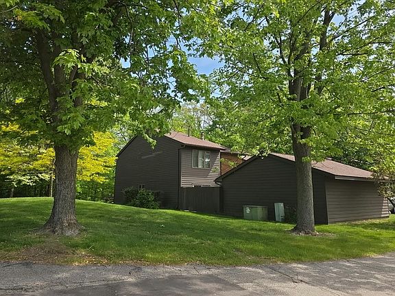 3rd image of 2056 Walden Ct #106