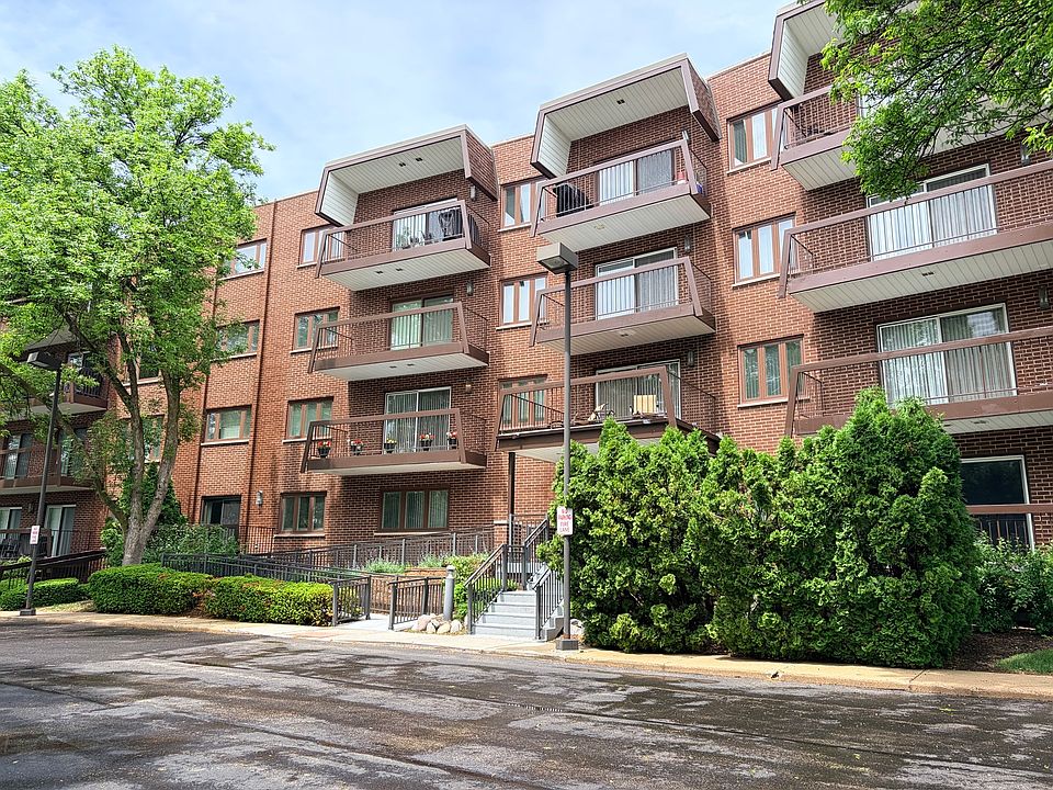 1st image of 300 E Dundee Rd APT 102A