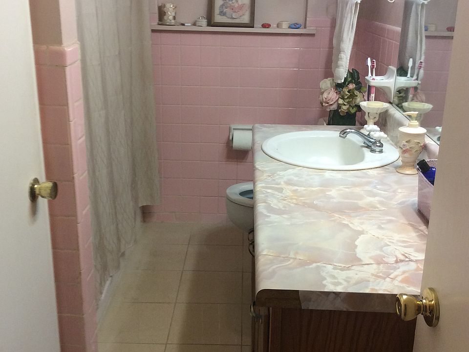 1st image of 1104 Logan Ln