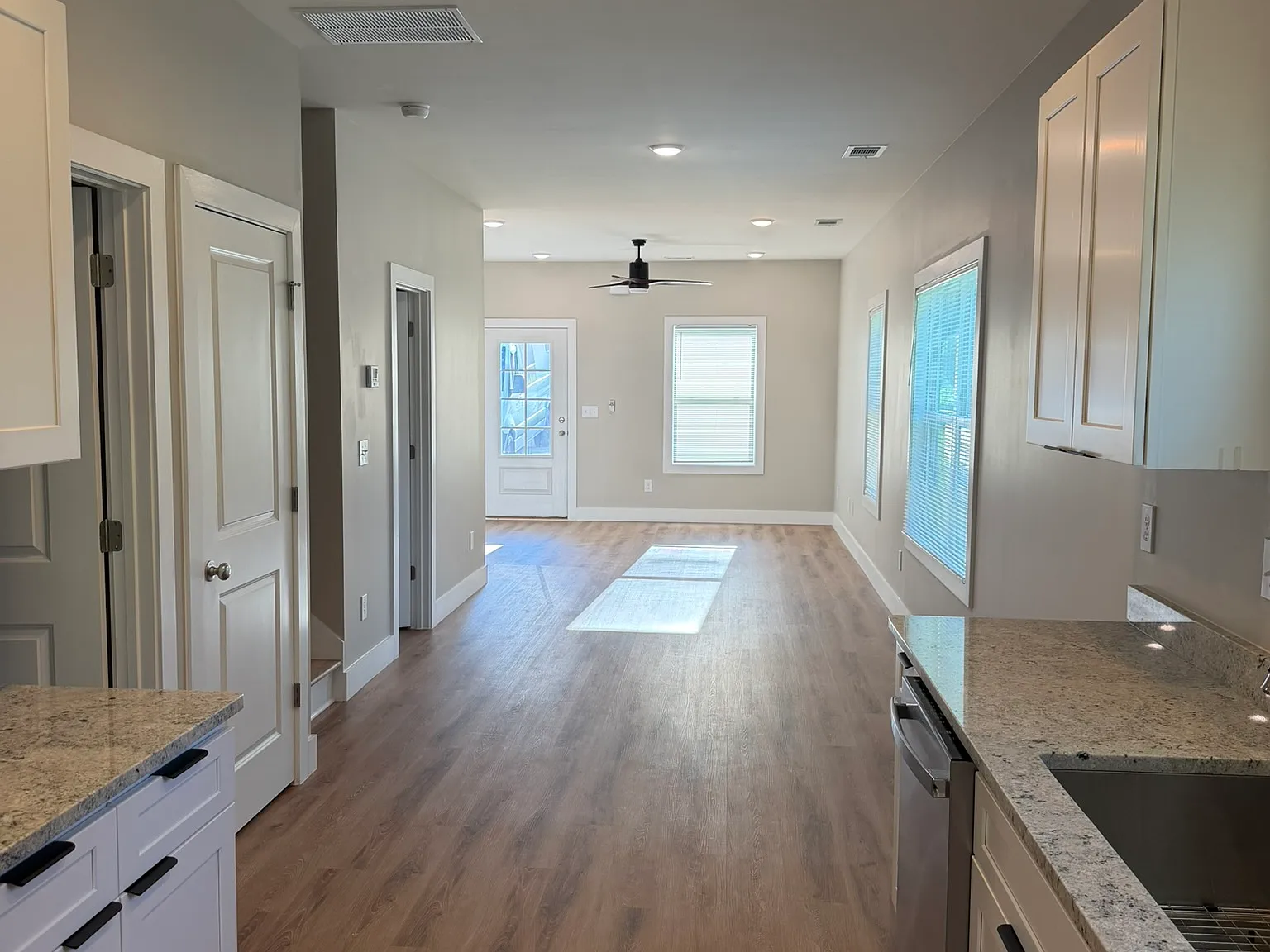 160 Sharon Dr — Photo 4