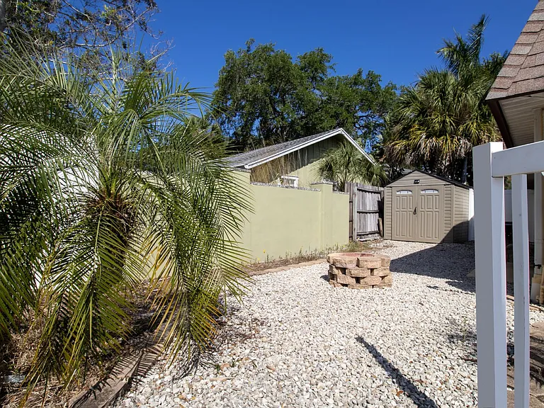 995 Virginia Dr — Photo 4