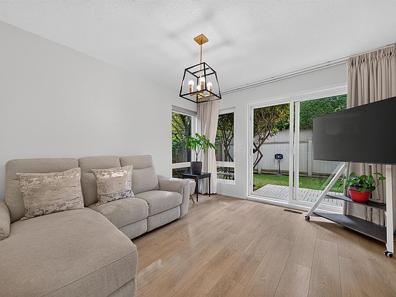 4th image of 5111 Maple Rd #6