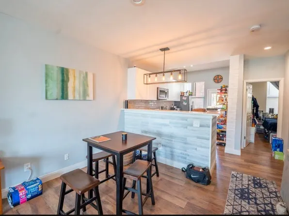 809 Russell Blvd, Saint Louis, MO 63104