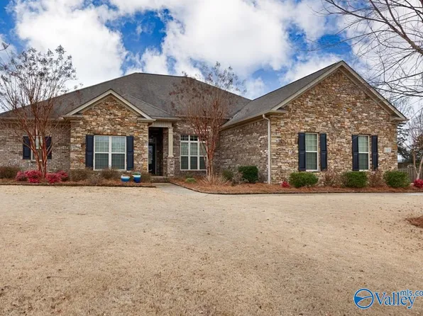 108 Smoketree Dr, Huntsville, AL 35811