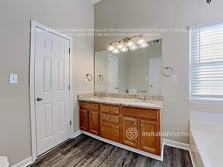 321 Saint Charles Ave — Photo 10