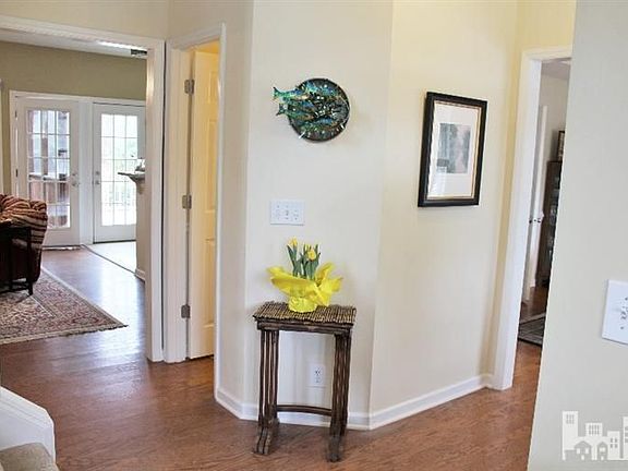 3rd image of 4710 Woods Edge Dr