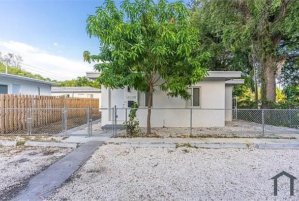 5821 NW 1st Ave #E — Photo 7