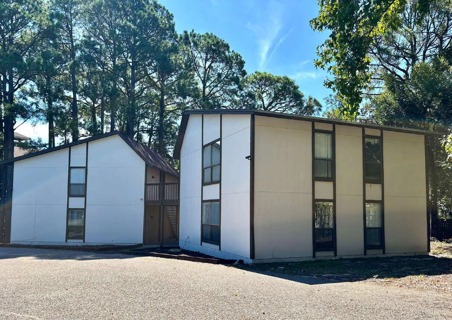 2 bed, 1.0 bath, 864 sqft, $1,295 — Photo 3