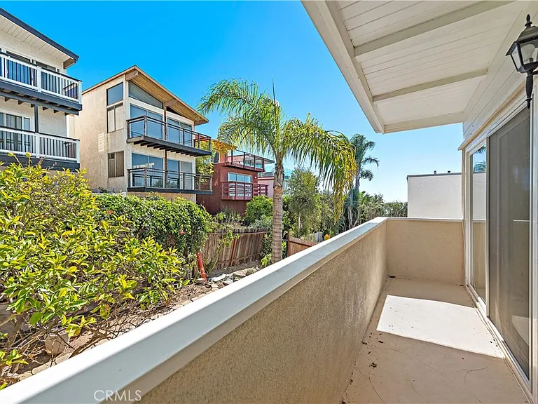 882 Acapulco St — Photo 30