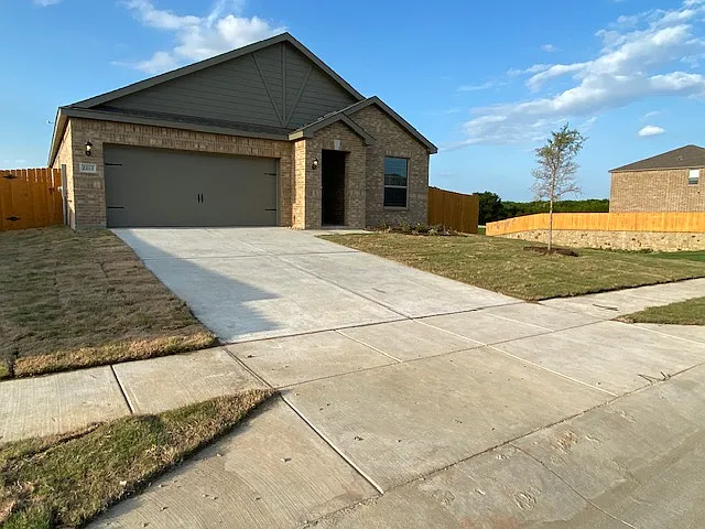 4 bed, 2006 sqft, $1,995 — Photo 2