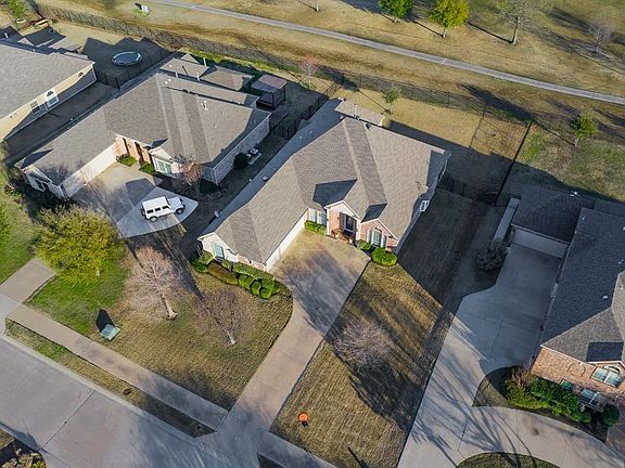 2nd image of 10214 Broadmoor Ln