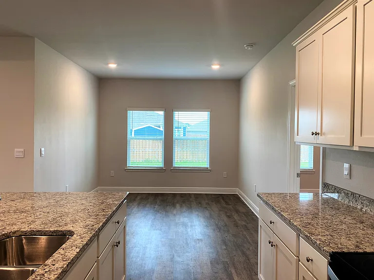 104 London Cir — Photo 9