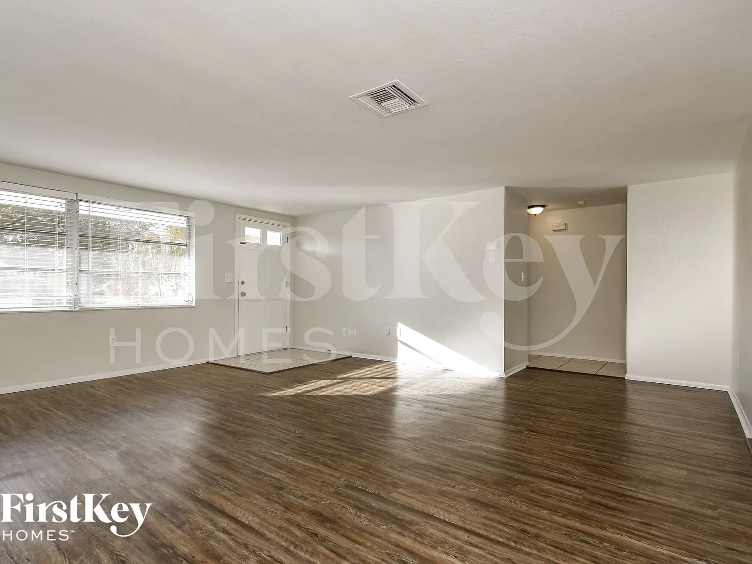 3 bed, 2.0 bath, 1344 sqft, $2,060 — Photo 3
