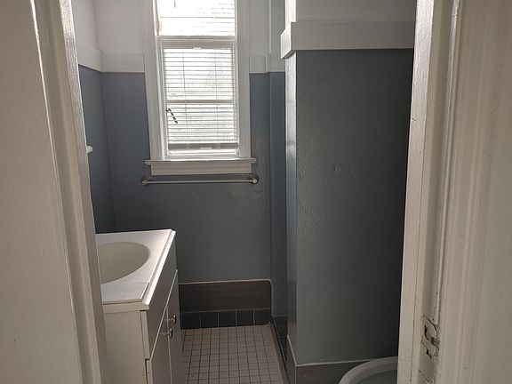 4th image of 553 Wallace Ave #7