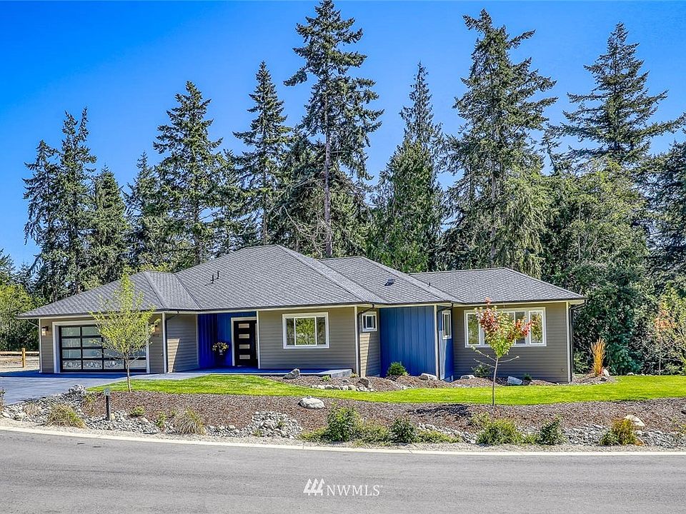 4612 Trail Crest Drive is a brand new home built by Stapf Construction.