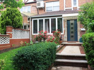 9963 65th Rd, Forest Hills, NY 11374