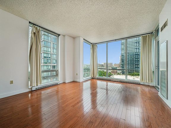 4th image of 1 Short St #901