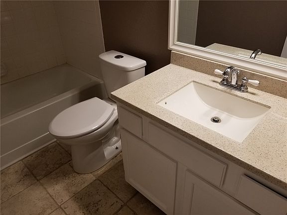 4th image of 1005 Peggotty Pl