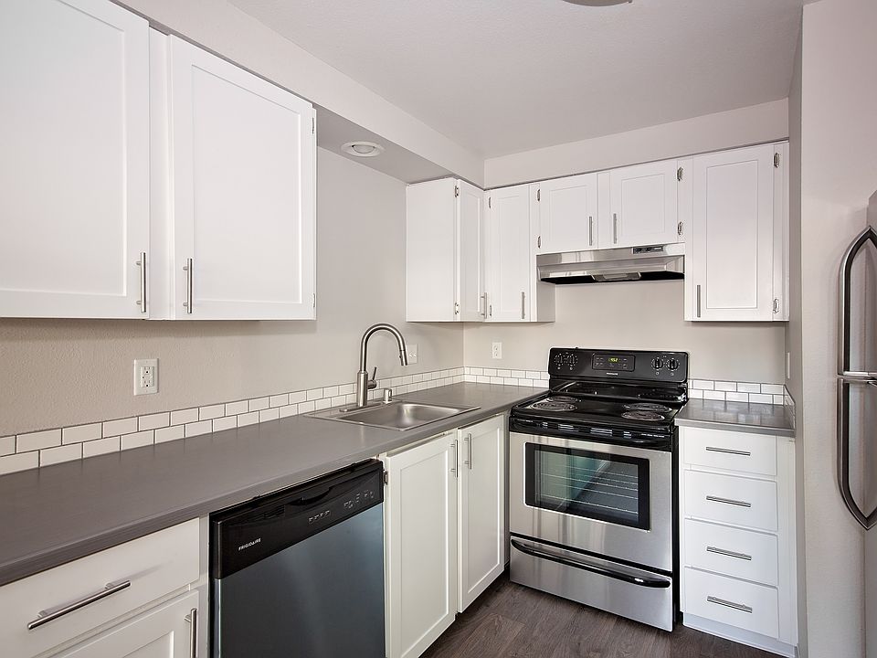 1st image of 604 SE 121st Ave APT 124