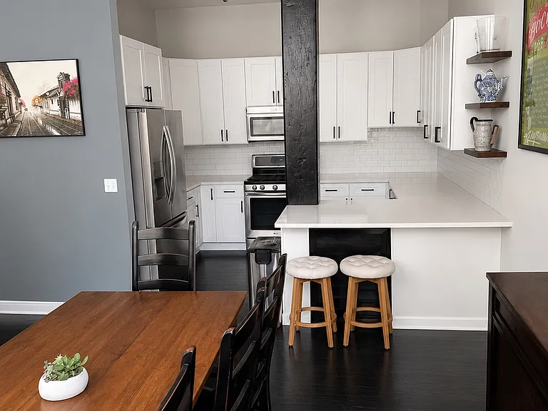 1137 N Wood St #1G — Photo 3