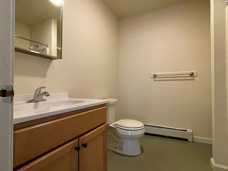 94 Lower Welden St #7