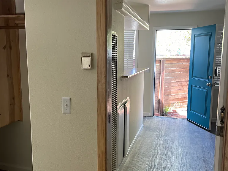 124 Hiawatha Ave #10 — Photo 5