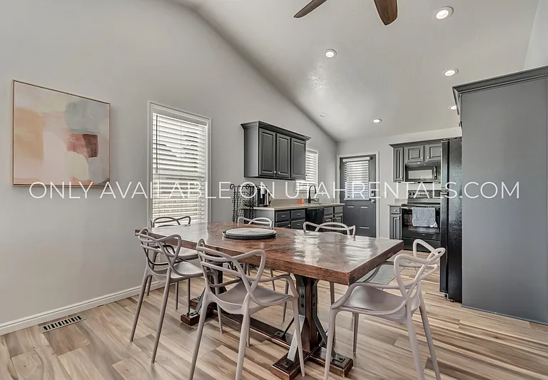 232 W 200 N — Photo 2