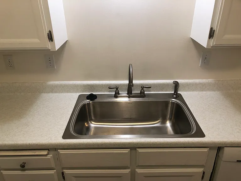 770 N Main St — Photo 5