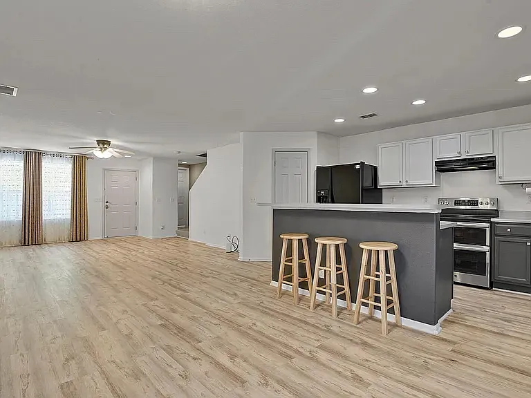 19030 E 58th Ave — Photo 4