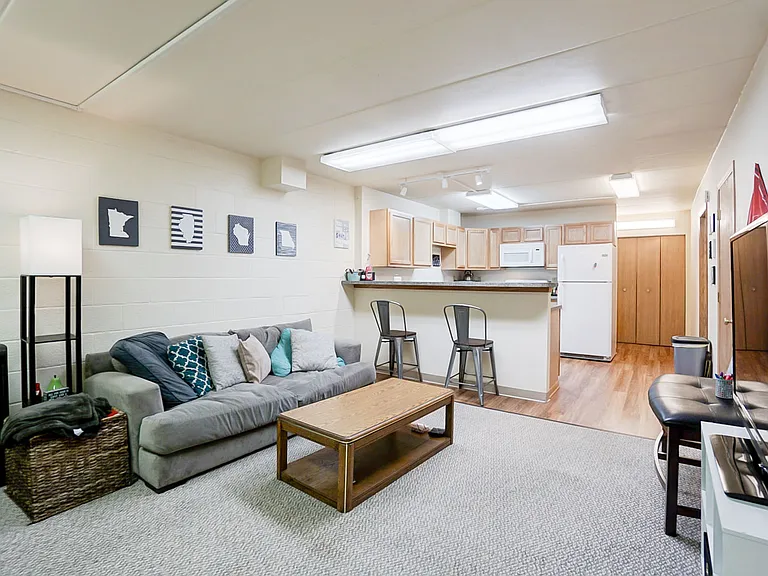 Inez Apartments — Photo 25